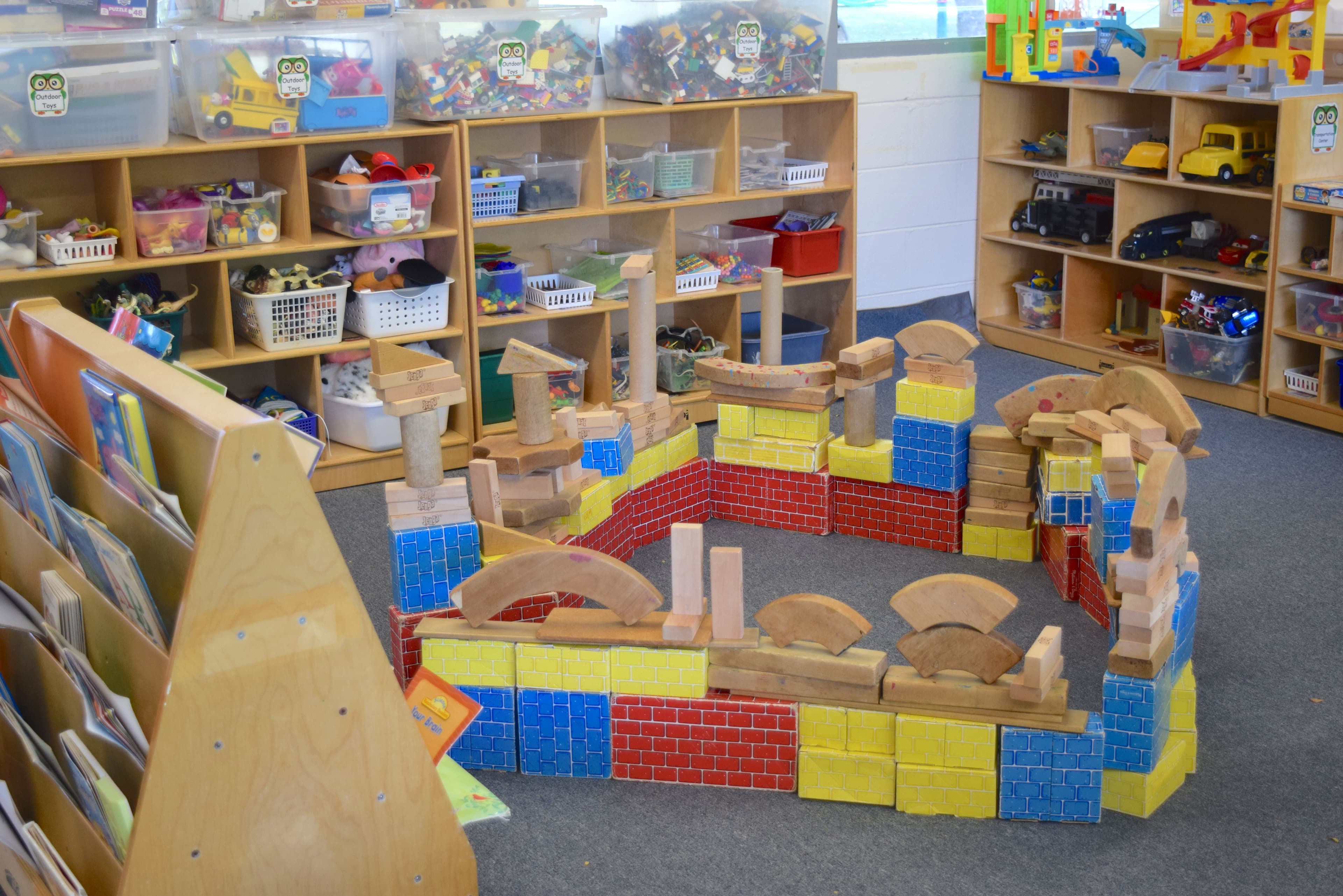 Covered lanai at Kilohana Preschool